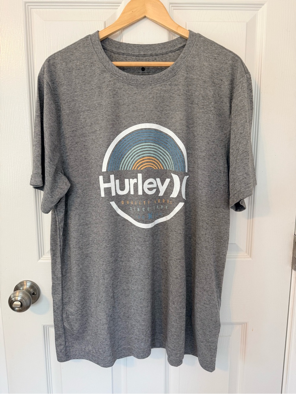 Hurley Men's Gray Logo Graphic Tee